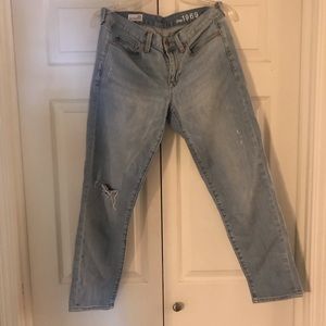 GAP 1969 sexy boyfriend distressed jean